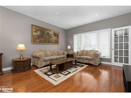 27 Susan Street W, Huntsville, ON - Indoor Photo Showing Living Room