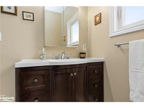 27 Susan Street W, Huntsville, ON - Indoor Photo Showing Bathroom