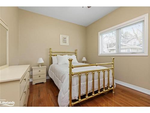 27 Susan Street W, Huntsville, ON - Indoor Photo Showing Bedroom