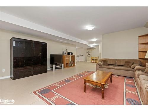 27 Susan Street W, Huntsville, ON - Indoor Photo Showing Living Room