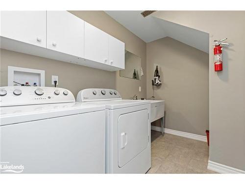 27 Susan Street W, Huntsville, ON - Indoor Photo Showing Laundry Room