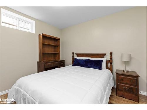 27 Susan Street W, Huntsville, ON - Indoor Photo Showing Bedroom