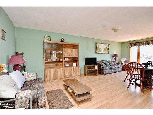12 Corrievale Road, Port Severn, ON - Indoor Photo Showing Living Room