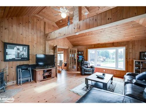 1134 Parkers Point Road, Gravenhurst, ON - Indoor Photo Showing Living Room