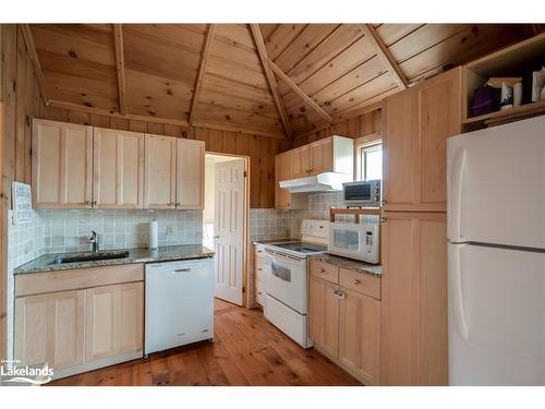 1134 Parkers Point Road, Gravenhurst, ON - Indoor Photo Showing Kitchen