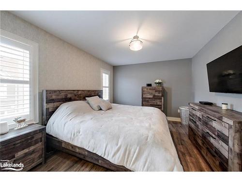 43 Carpenter Street, Collingwood, ON - Indoor Photo Showing Bedroom