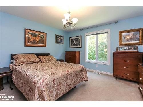 82 New York Avenue, Wasaga Beach, ON - Indoor Photo Showing Bedroom
