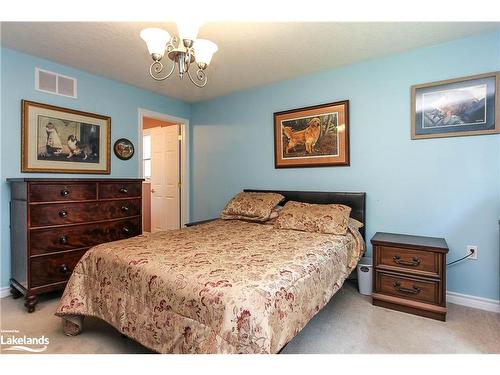 82 New York Avenue, Wasaga Beach, ON - Indoor Photo Showing Bedroom