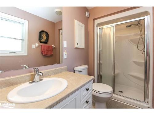 82 New York Avenue, Wasaga Beach, ON - Indoor Photo Showing Bathroom