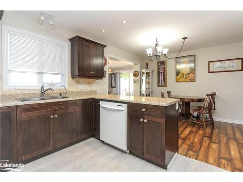82 New York Avenue, Wasaga Beach, ON - Indoor Photo Showing Kitchen With Double Sink