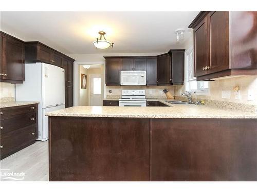 82 New York Avenue, Wasaga Beach, ON - Indoor Photo Showing Kitchen With Double Sink