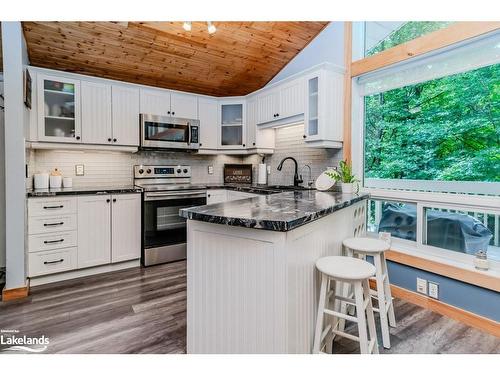 96 Hunts Road, Huntsville, ON - Indoor Photo Showing Kitchen With Upgraded Kitchen