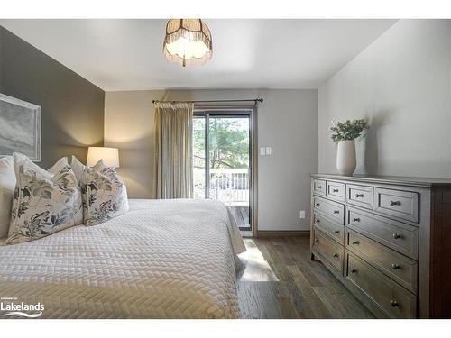 136 Shore Lane, Wasaga Beach, ON - Indoor Photo Showing Bedroom