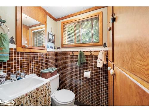 21 Long Arm Lane, Seguin, ON - Indoor Photo Showing Bathroom