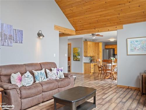 426 Fox Lake Road, Huntsville, ON - Indoor Photo Showing Living Room