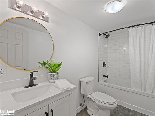 426 Fox Lake Road, Huntsville, ON - Indoor Photo Showing Bathroom