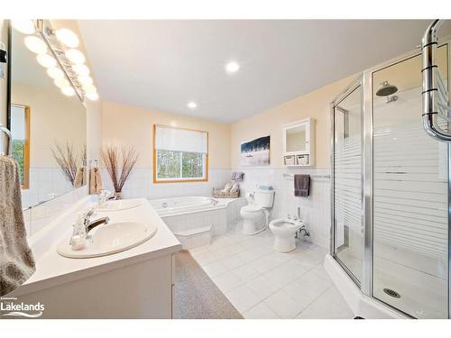 17 Tapatoo Trail, Seguin, ON - Indoor Photo Showing Bathroom