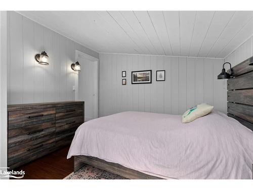 11-1054 Deewood Drive, Muskoka Lakes, ON - Indoor Photo Showing Bedroom