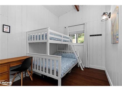 11-1054 Deewood Drive, Muskoka Lakes, ON - Indoor Photo Showing Bedroom