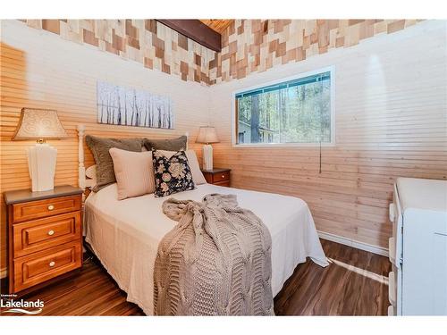 1031 Scout Trail, Port Carling, ON - Indoor Photo Showing Bedroom