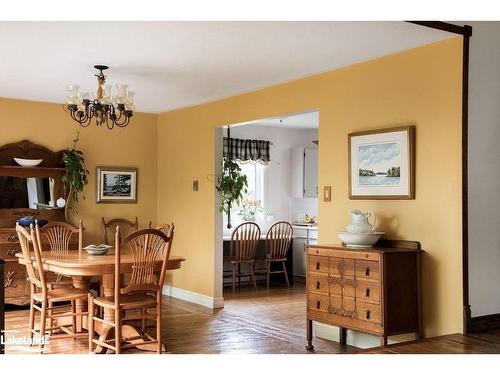 1768 8 Concession S, Clearview, ON - Indoor Photo Showing Dining Room