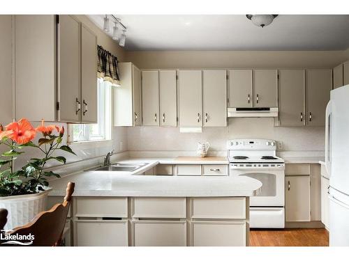 1768 8 Concession S, Clearview, ON - Indoor Photo Showing Kitchen With Double Sink