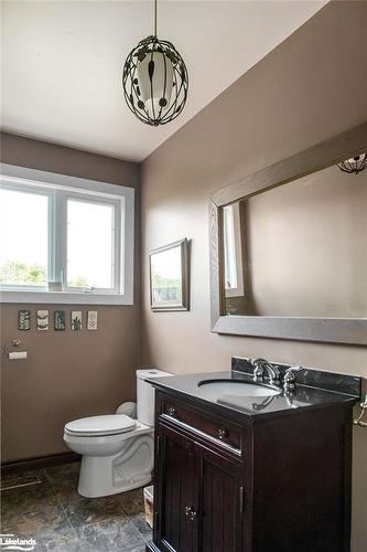 1768 8 Concession S, Clearview, ON - Indoor Photo Showing Bathroom