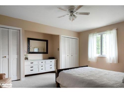 1768 8 Concession S, Clearview, ON - Indoor Photo Showing Bedroom