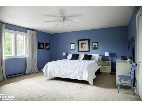 1768 8 Concession S, Clearview, ON - Indoor Photo Showing Bedroom