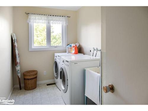 1768 8 Concession S, Clearview, ON - Indoor Photo Showing Laundry Room