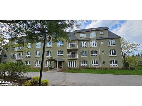 105-31 Dairy Lane, Huntsville, ON -  With Body Of Water With View