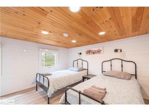 1206 Dickie Lake Road W, Baysville, ON - Indoor Photo Showing Bedroom