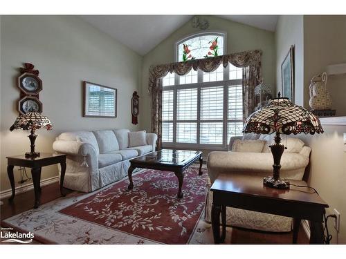 37 Cranberry Heights, Wasaga Beach, ON - Indoor Photo Showing Living Room