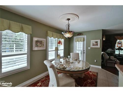 37 Cranberry Heights, Wasaga Beach, ON - Indoor Photo Showing Dining Room