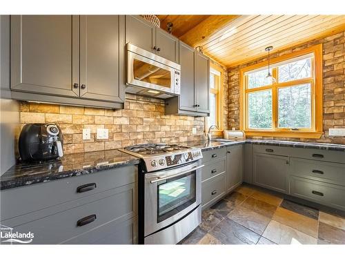 1026 13 Fire Route, Gravenhurst, ON - Indoor Photo Showing Kitchen With Upgraded Kitchen
