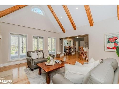 1259 Golf Course Road, Huntsville, ON - Indoor Photo Showing Living Room