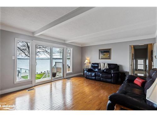 278 Robins Point Road, Victoria Harbour, ON - Indoor Photo Showing Living Room