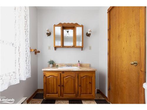 1001 Hemlock Road, Huntsville, ON - Indoor Photo Showing Bathroom