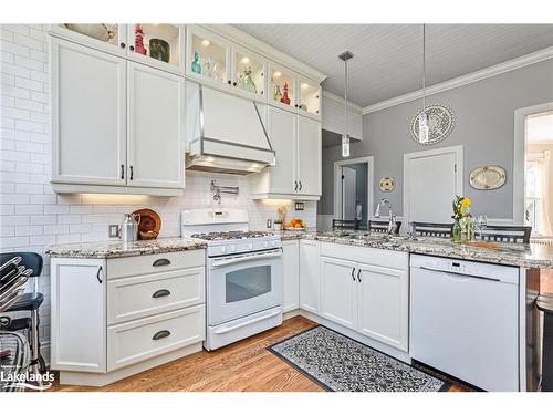 279 Peel Street, Collingwood, ON - Indoor Photo Showing Kitchen With Double Sink