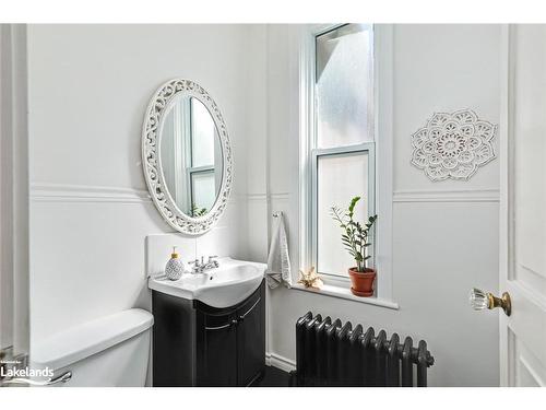 279 Peel Street, Collingwood, ON - Indoor Photo Showing Bathroom