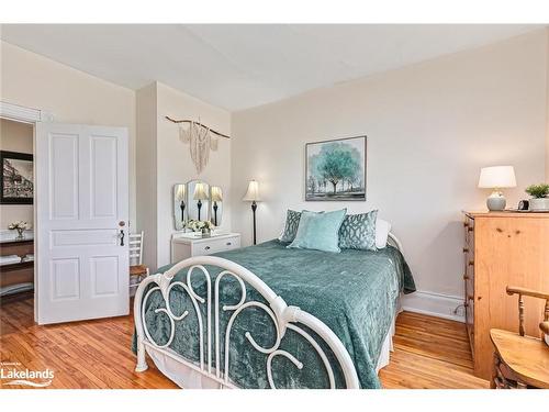 279 Peel Street, Collingwood, ON - Indoor Photo Showing Bedroom