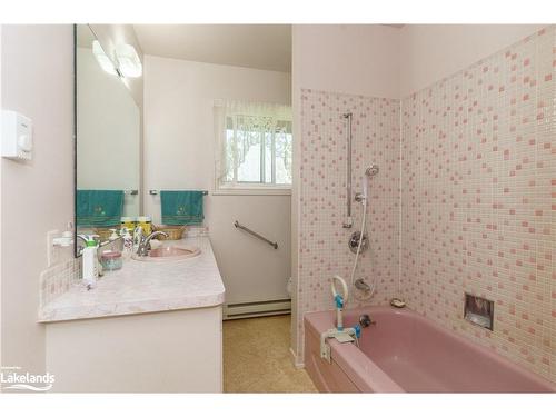 56 Hanes Road, Huntsville, ON - Indoor Photo Showing Bathroom
