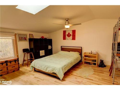 228 Pevensey Road, Burk'S Falls, ON - Indoor Photo Showing Bedroom
