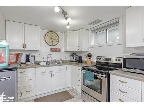 31 Courtice Crescent, Collingwood, ON - Indoor Photo Showing Kitchen