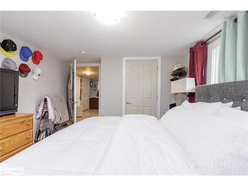 31 Courtice Crescent, Collingwood, ON - Indoor Photo Showing Bedroom