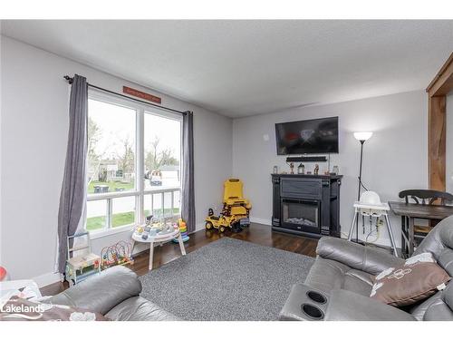 31 Courtice Crescent, Collingwood, ON - Indoor Photo Showing Living Room With Fireplace
