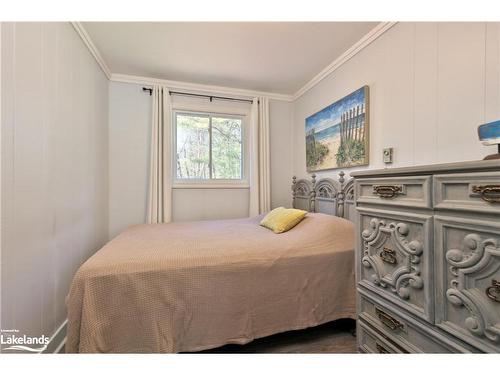 26 Trout Lane, Tiny, ON - Indoor Photo Showing Bedroom