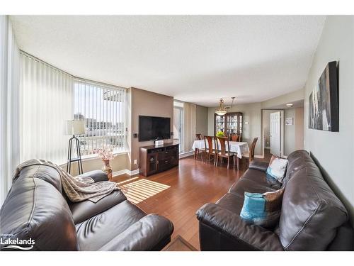 603-2 Covington Road, Toronto, ON - Indoor Photo Showing Living Room