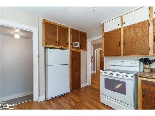 9 Morris Avenue, Huntsville, ON - Indoor Photo Showing Kitchen