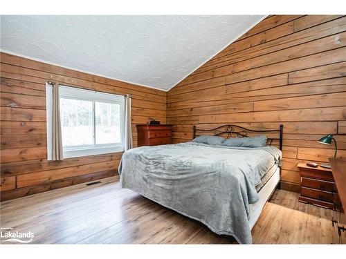 328 East Browns Road, Huntsville, ON - Indoor Photo Showing Bedroom